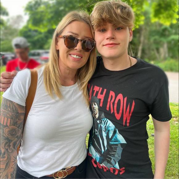 Meet your Posher, Courtney - Picture 1 of 1